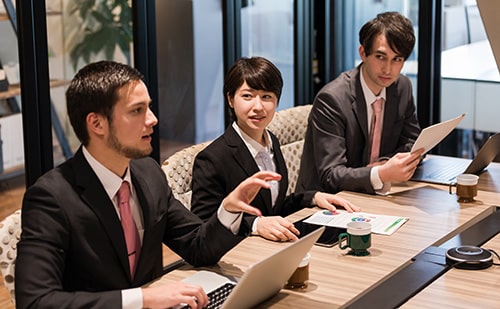 職場は恋愛感情が芽生えやすい環境なのか?
